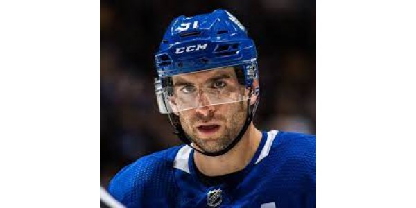 John Tavares zmeškal začátek sezóny kvůli šikmému zranění John Tavares zmeškal začátek sezóny kvůli šikmému zranění